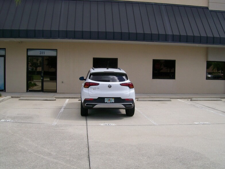 Primary Photo Of 311 Specialty Pt, Sanford Warehouse For Lease