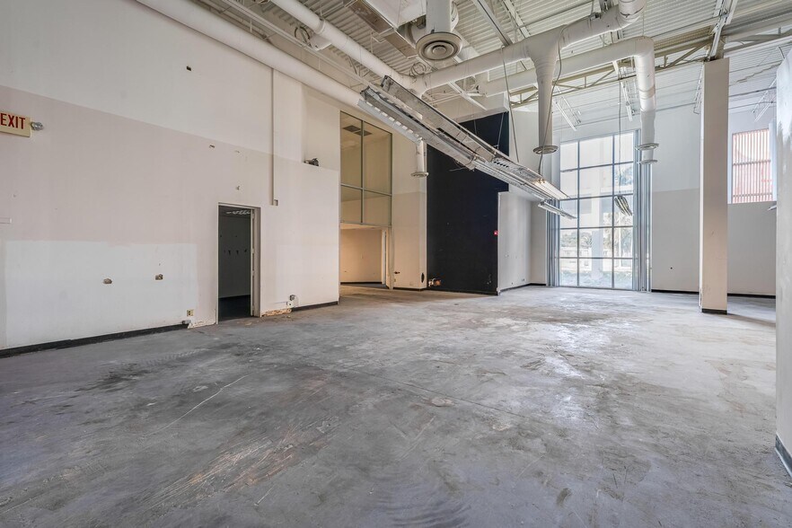 More Photos Of 194 NW 187th St, North Miami Showroom For Sale