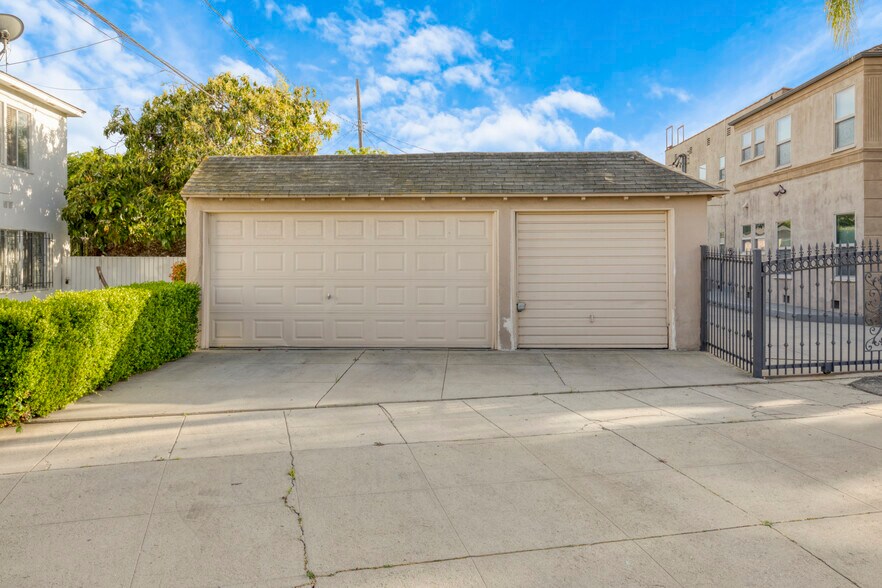 More Photos Of 1202 S Cochran Ave, Los Angeles Apartments For Sale