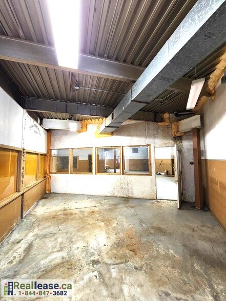 More Photos Of 37 E Victoria St, North Huron Sports And Entertainment For Lease