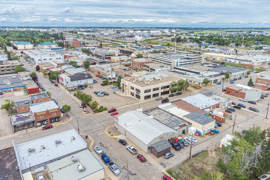 More Photos Of 4901 49 ave, Lloydminster Storefront For Sale