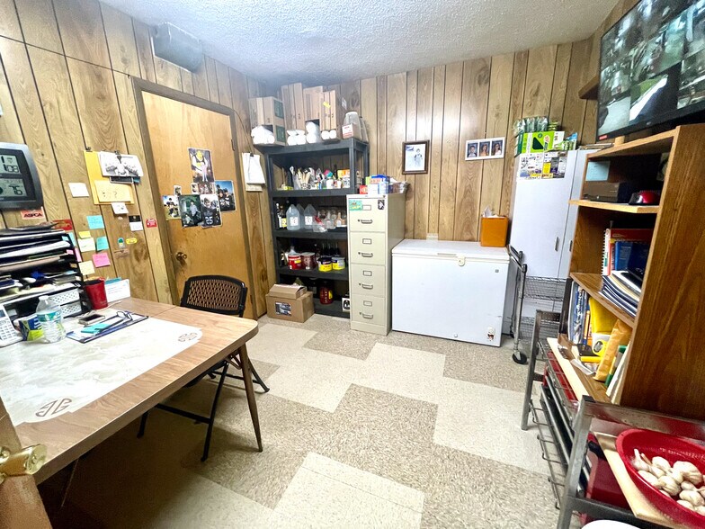 More Photos Of 924 N Main St, Mountain Grove Restaurant For Sale