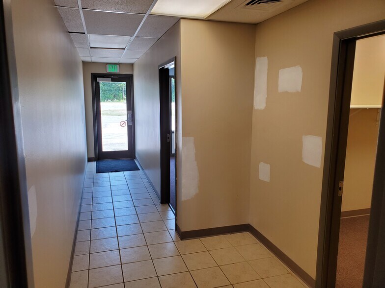 More Photos Of 426 W Ludwig Rd, Fort Wayne Storefront Retail Office For Lease