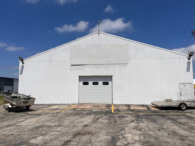 More Photos Of 1930-1932 W College Ave, Appleton Auto Dealership For Sale