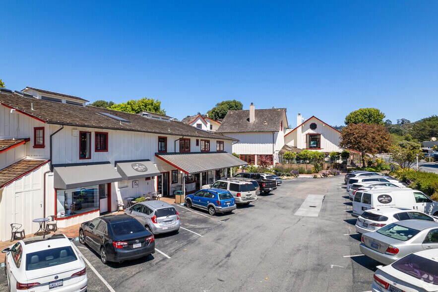 More Photos Of 3618 The Barnyard, Carmel Unknown For Lease