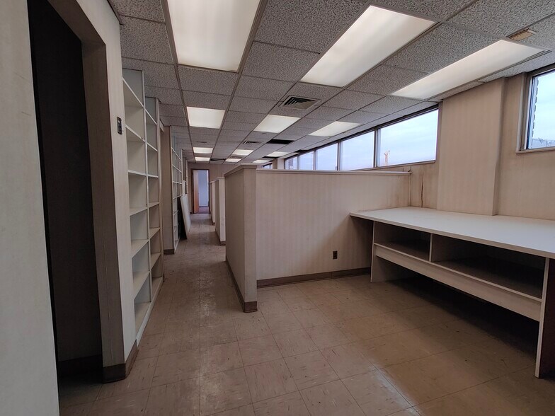 More Photos Of 1169 Oak Point Ave, Bronx Warehouse For Lease