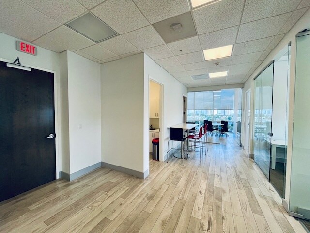 More Photos Of 20200 W dixie Hwy, Aventura Medical For Sale