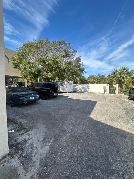 More Photos Of 2155 Main St, Sarasota Medical For Lease