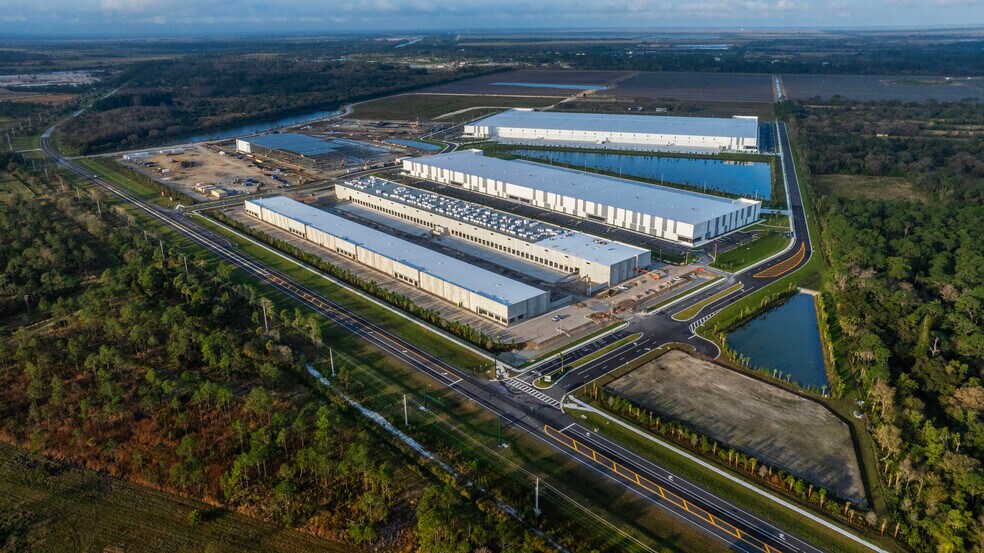 More Photos Of 2000 SW Kanner Hwy, Stuart Unknown For Lease