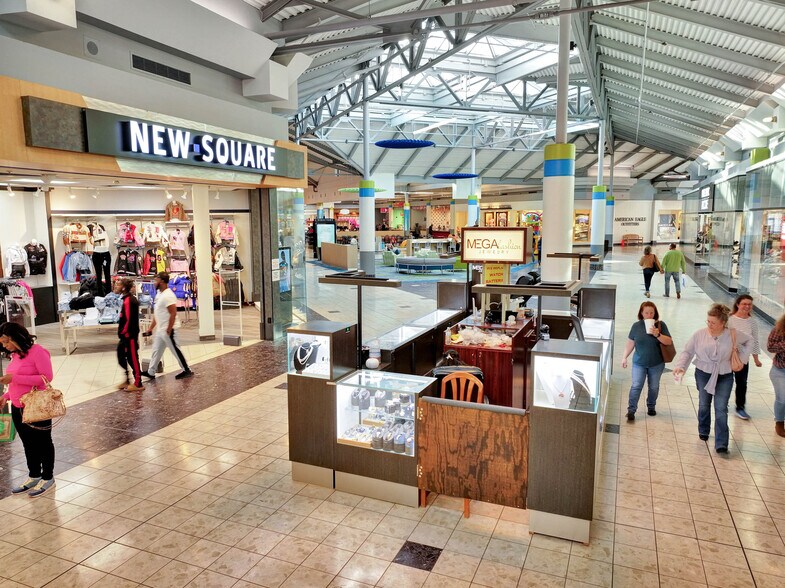 More Photos Of 2922-2930 Watson Blvd, Centerville Storefront For Lease