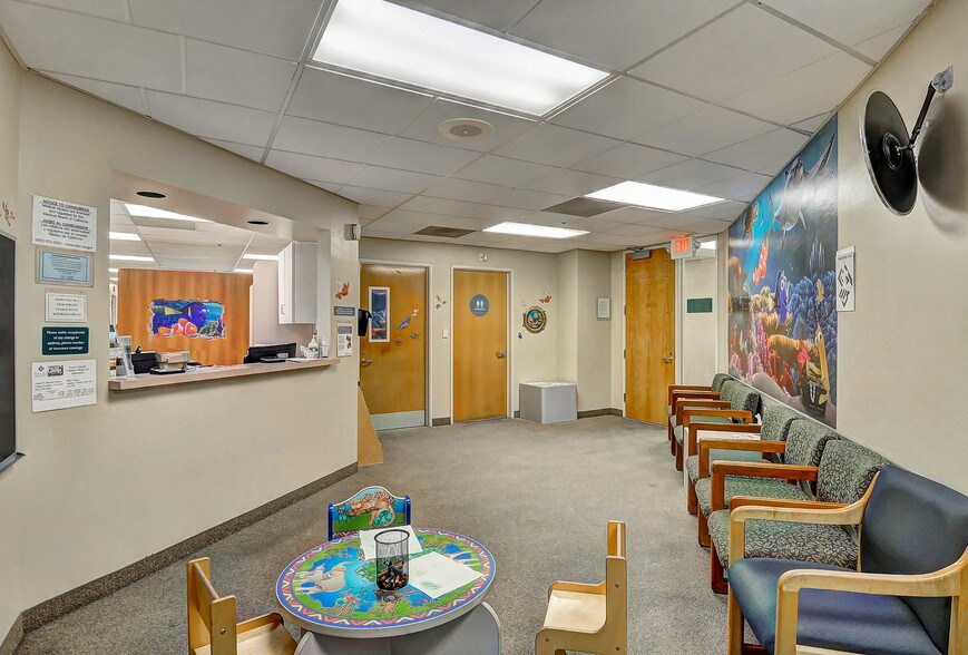More Photos Of 17909 Soledad Canyon Rd, Santa Clarita Medical For Lease