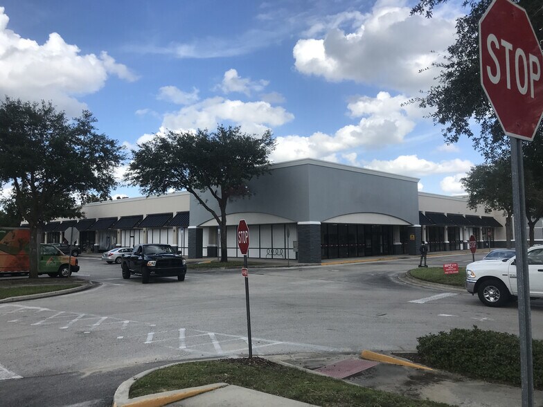 Primary Photo Of 7501-7649 W Colonial Dr, Orlando Unknown For Lease