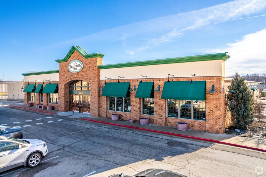 More Photos Of 10320 Hickman Rd, Clive Warehouse For Lease