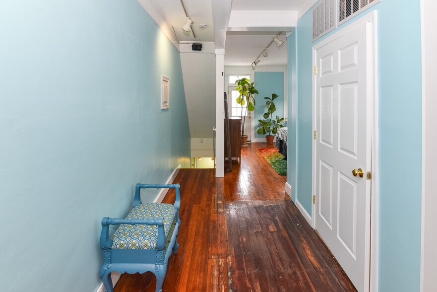 More Photos Of 3545 Chestnut Ave, Baltimore Office For Sale