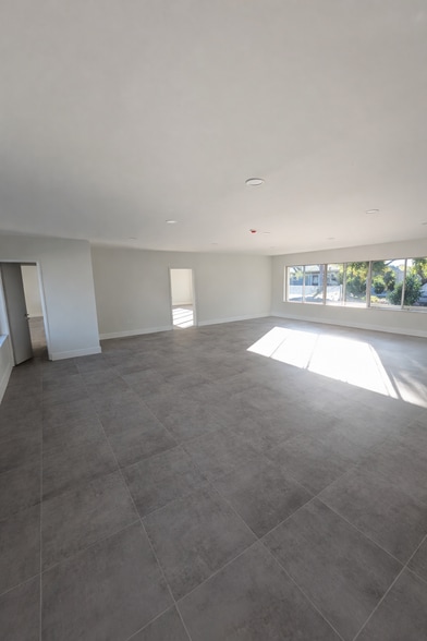 More Photos Of 4726 US-41, Sarasota Religious Facility For Lease