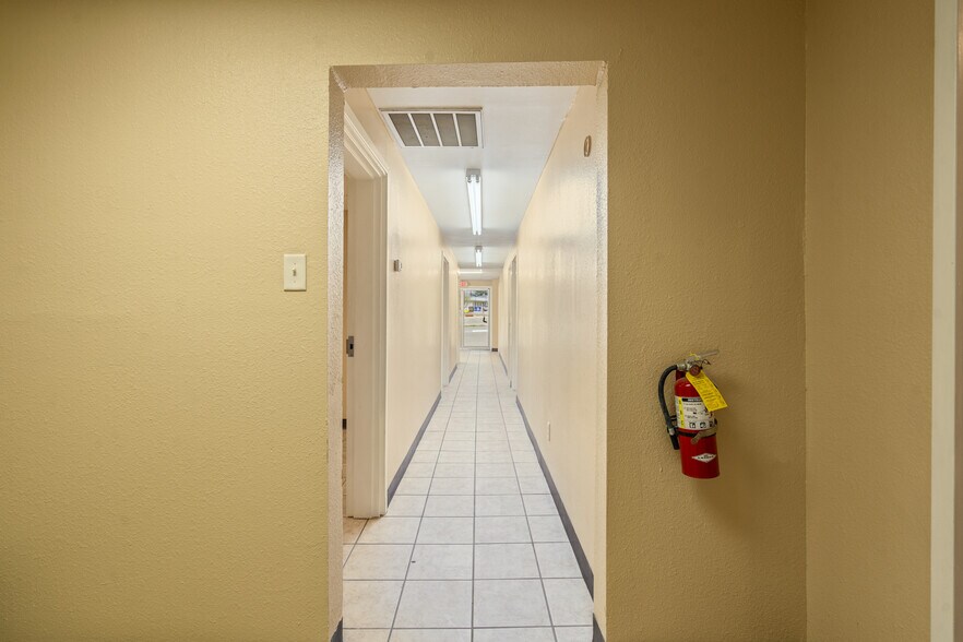 More Photos Of 300-310 Margaret Ln, Del Rio Medical For Lease