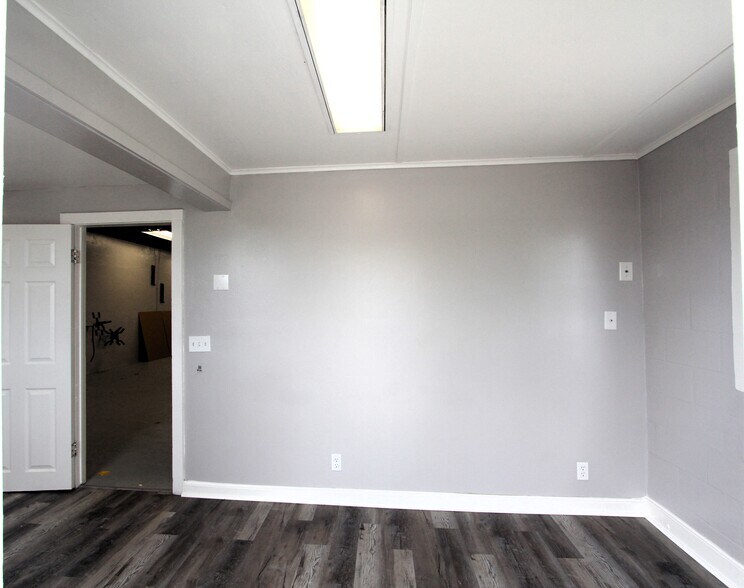 More Photos Of 38602 County Road 54, Zephyrhills Specialty For Sale