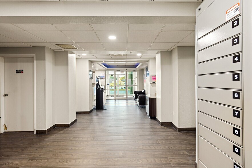 More Photos Of 1931 Lacy Dr, Junction City Hotel For Sale