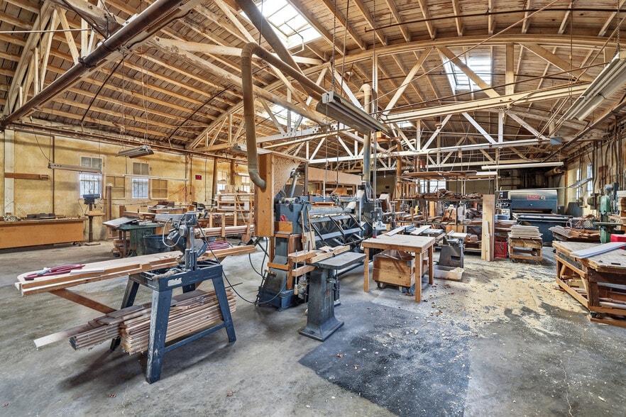 More Photos Of 1705 N Indiana St, Los Angeles Manufacturing For Lease