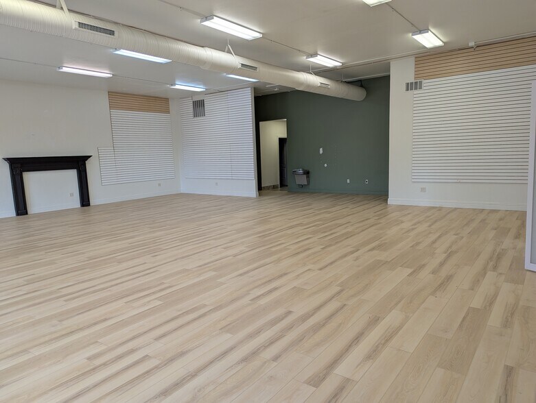 More Photos Of 1255-1263 S Monroe Ave, Green Bay Unknown For Lease