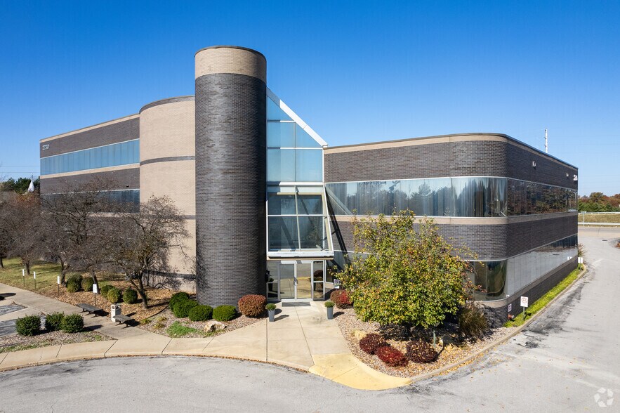 Primary Photo Of 2730 S Saint Peters Pky, Saint Peters Medical For Sale
