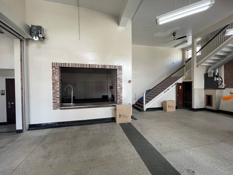 More Photos Of 418 S Tucker Blvd, Saint Louis Self Storage For Lease