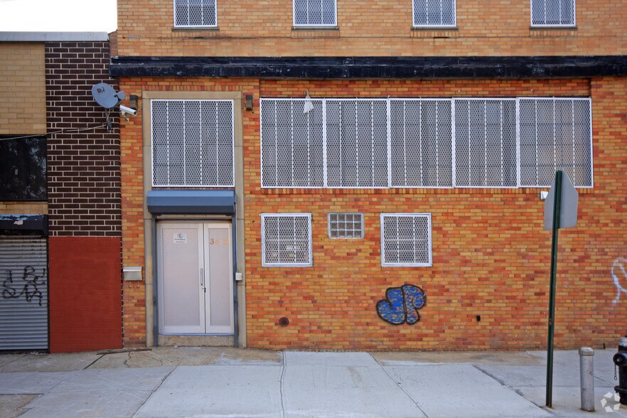 More Photos Of 3411 62nd St, Woodside Warehouse For Lease