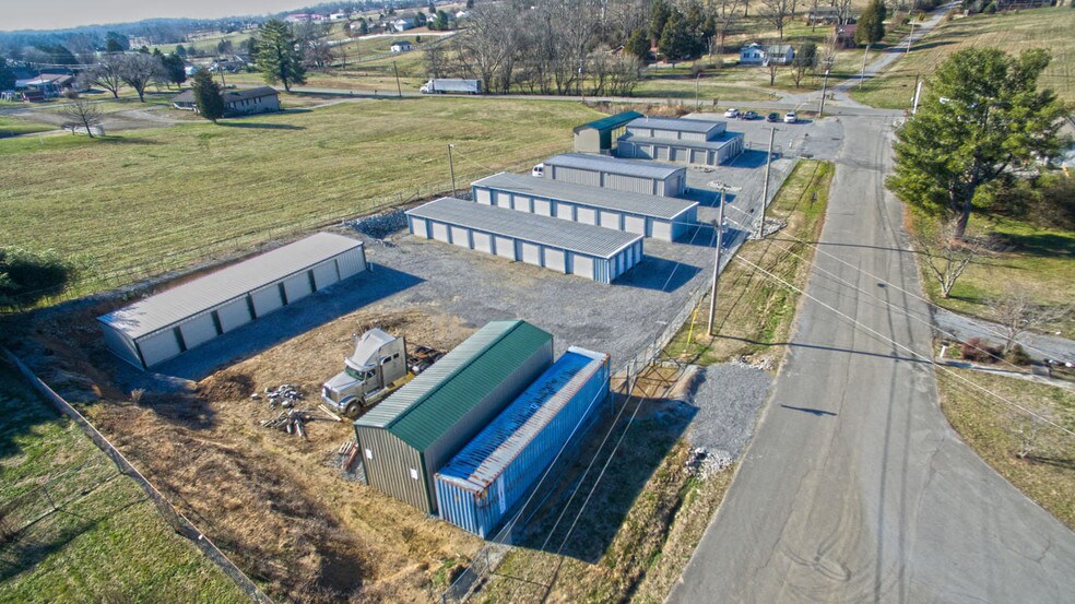 More Photos Of 3832 Morganton Rd, Maryville Self Storage For Sale