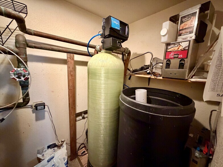 More Photos Of 1150 N Main St, Deer Lodge Hotel For Sale