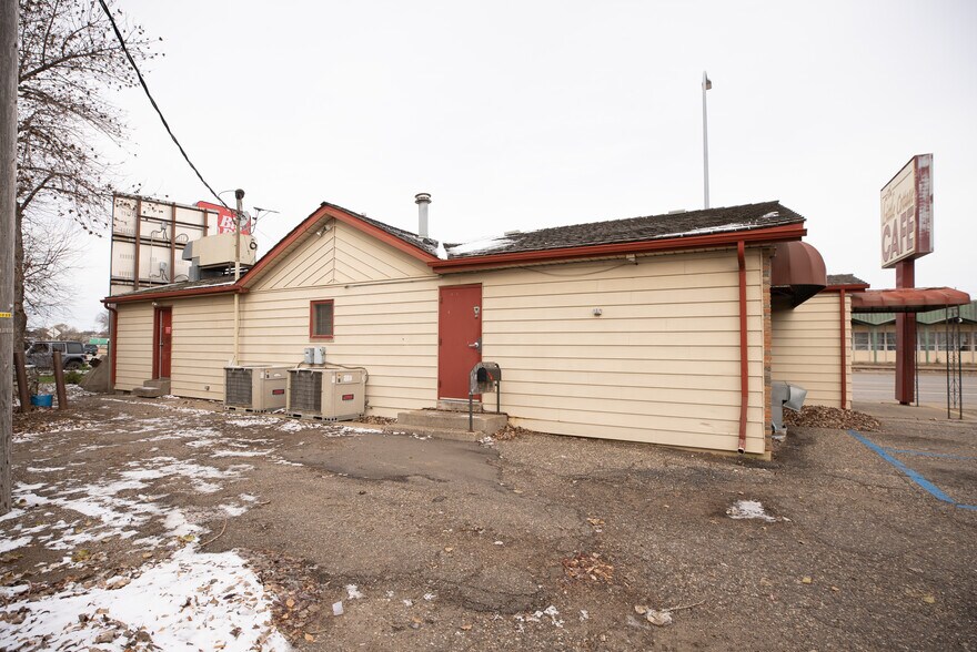 More Photos Of 2513 E Main Ave, Bismarck Restaurant For Sale
