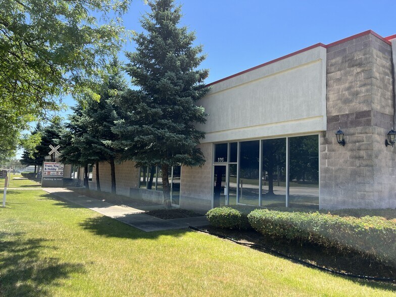 More Photos Of 865-895 Maplewood Dr, Itasca Unknown For Lease