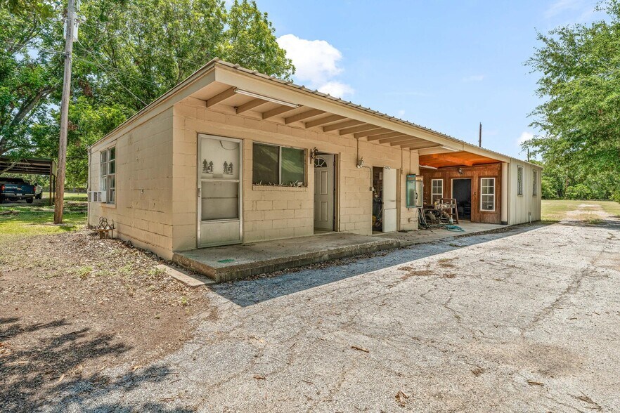 More Photos Of 14330 S Highway 281, Santo Trailer Camper Park For Sale