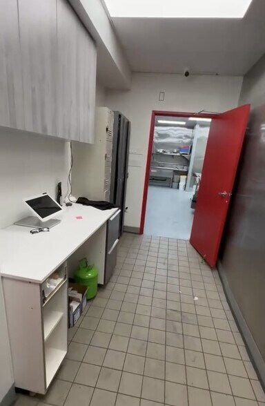 More Photos Of 9023 Sepulveda Blvd, North Hills Service Station For Lease