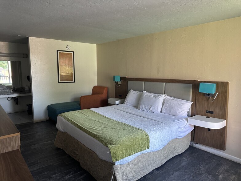 More Photos Of 1365 W Grant Rd, Tucson Hotel For Sale