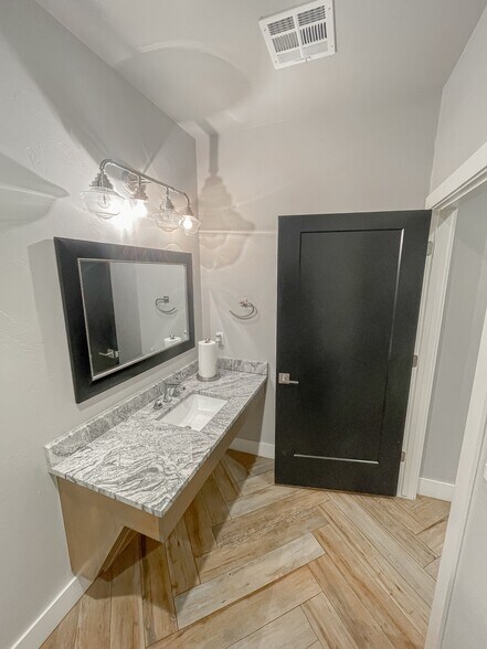 More Photos Of 9808 S Sunnylane Rd, Moore Office For Sale