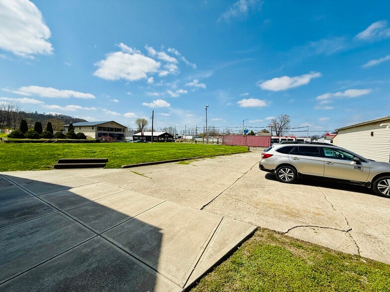 More Photos Of 403 George St, Aurora Office For Sale