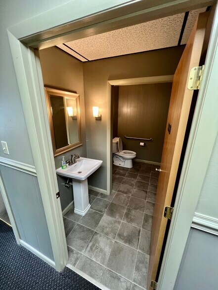 More Photos Of 219 N Oak Ave, Cookeville Medical For Lease