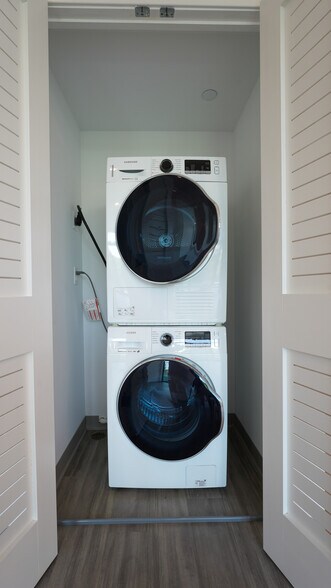 More Photos Of 523-531 Middle Neck Rd, Great Neck Apartments For Sale