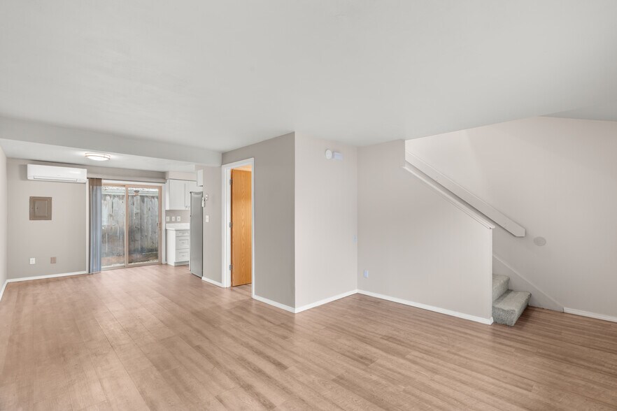 More Photos Of 430 Metzler St, Molalla Apartments For Sale