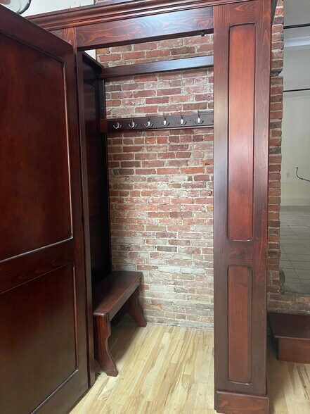 More Photos Of 15 Genesee St, Auburn Restaurant For Lease