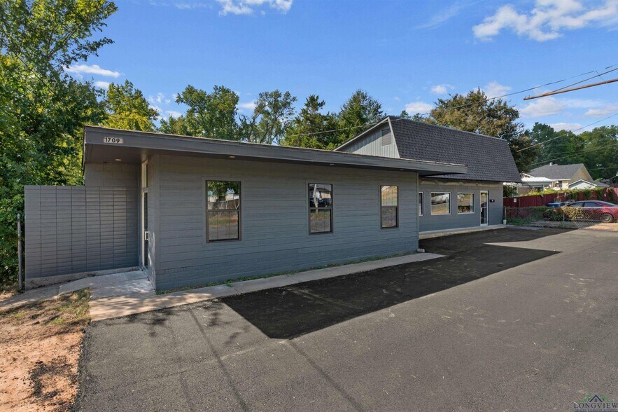 More Photos Of 1709 Bomar St, Marshall Office For Sale