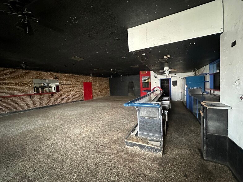 More Photos Of 230 Fox St, Lemoore Restaurant For Sale