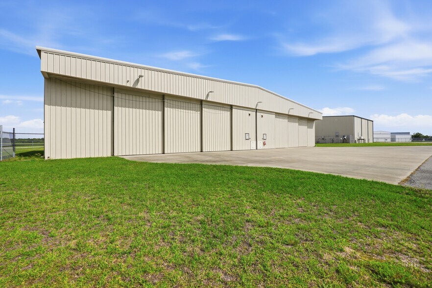 More Photos Of 1185 N Memorial Dr, Greenville Airplane Hangar For Lease