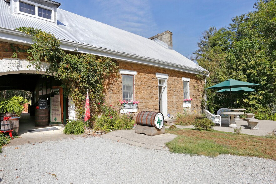 More Photos Of 4465 W Augusta Chatham Rd, Augusta Winery Vineyard For Sale