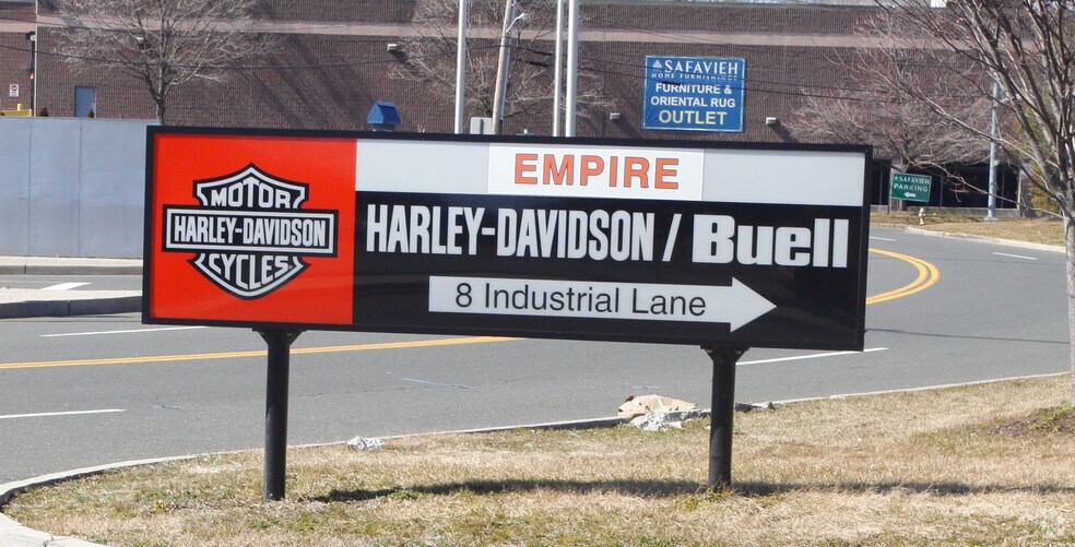More Photos Of 8 Industrial Ln, New Rochelle Auto Dealership For Lease