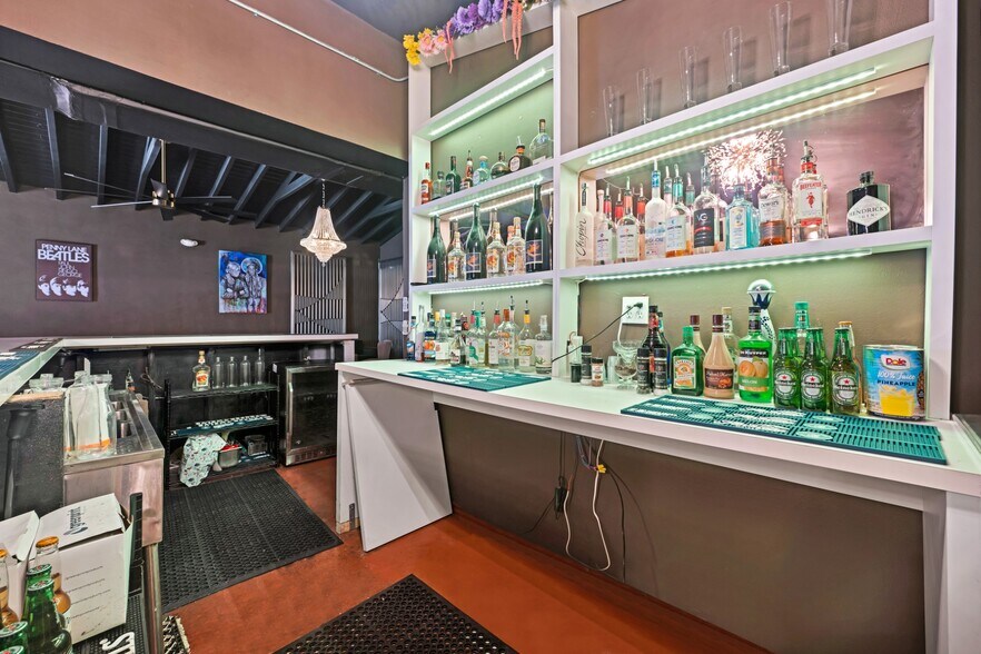 More Photos Of 1517 E Las Olas Blvd, Fort Lauderdale Bar For Lease