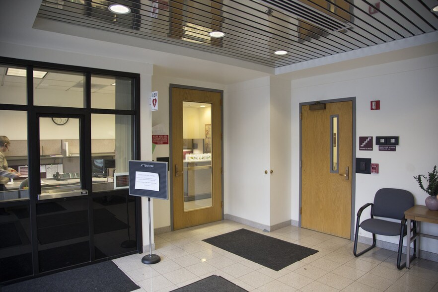 More Photos Of 1241 State St, Salem Office For Sale