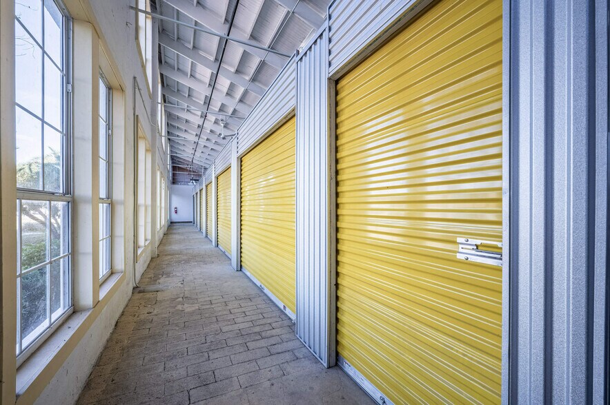 More Photos Of 160 W Haines Blvd, Lake Alfred Self Storage For Sale