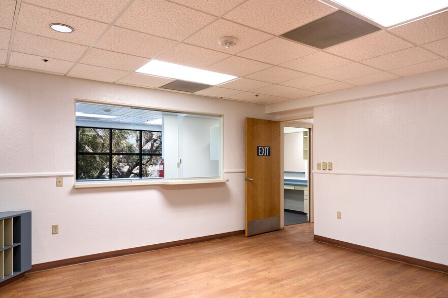 More Photos Of 2020 Palomino Ln, Las Vegas Medical For Lease