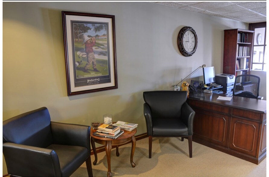 More Photos Of 213-221 Main St, Hartford Office For Sale